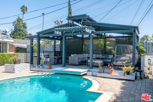 16100 Londelius Street, Los Angeles, CA 91343