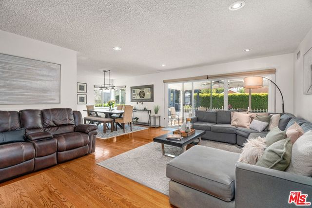 16100 Londelius Street, Los Angeles, CA 91343