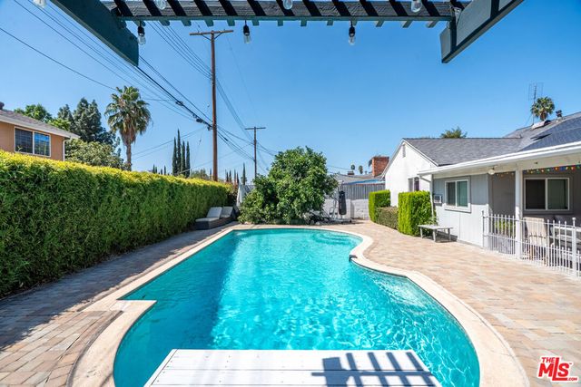 16100 Londelius Street, Los Angeles, CA 91343
