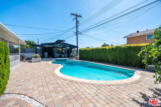 16100 Londelius Street, Los Angeles, CA 91343