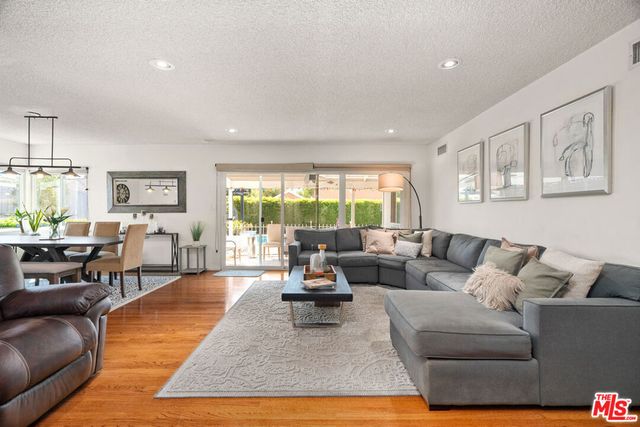 16100 Londelius Street, Los Angeles, CA 91343