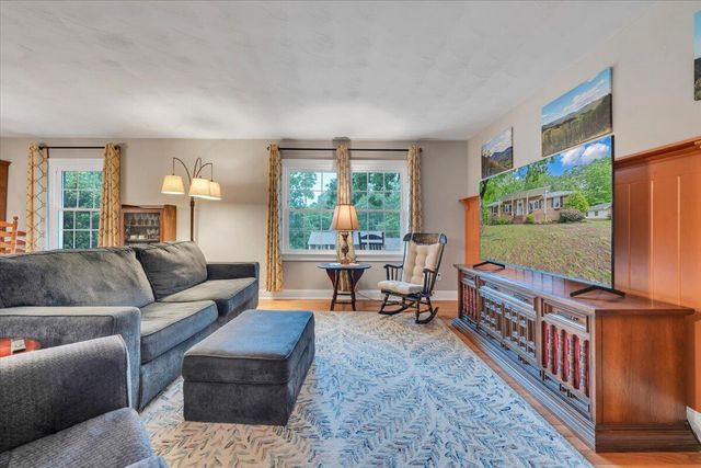 2030 Surrey LN, Roanoke, VA 24012