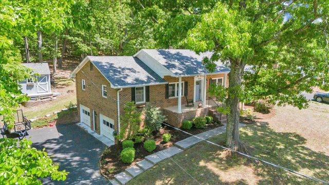 2030 Surrey LN, Roanoke, VA 24012