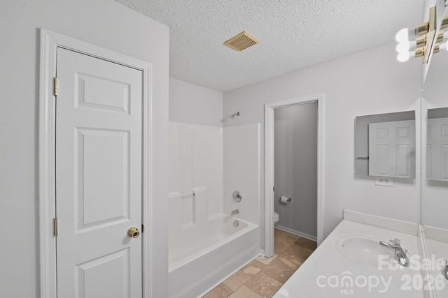 8221 Christmas Court, Charlotte, NC 28216