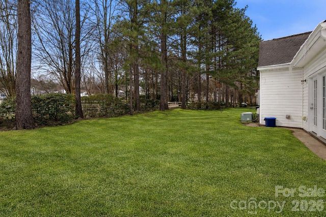 8221 Christmas Court, Charlotte, NC 28216