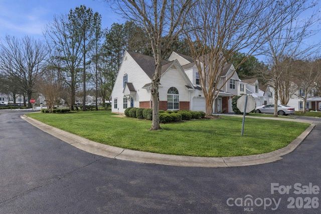 8221 Christmas Court, Charlotte, NC 28216