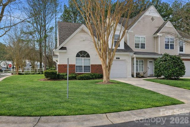 8221 Christmas Court, Charlotte, NC 28216