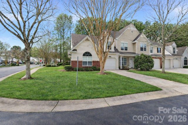 8221 Christmas Court, Charlotte, NC 28216