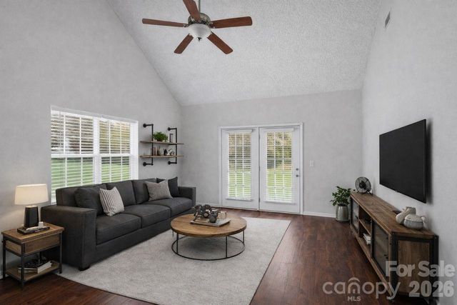 8221 Christmas Court, Charlotte, NC 28216