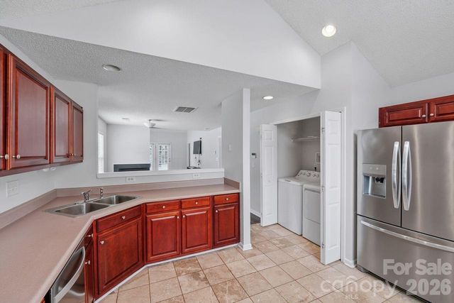 8221 Christmas Court, Charlotte, NC 28216