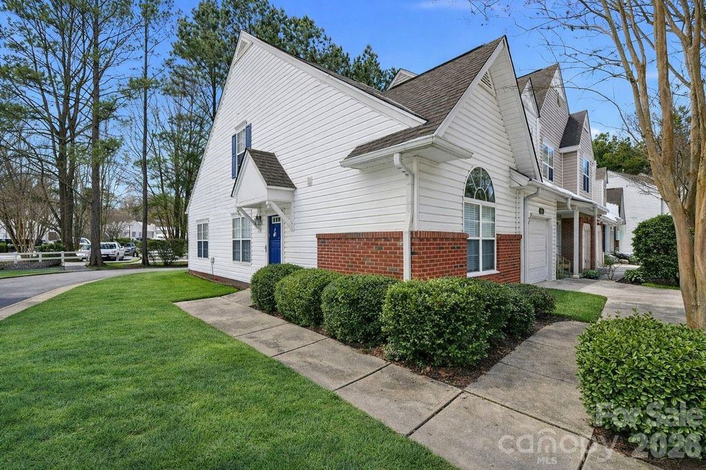 8221 Christmas Court, Charlotte, NC 28216