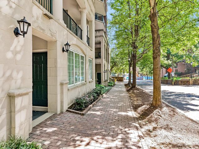 300 W 5th Street 2, Charlotte, NC 28202