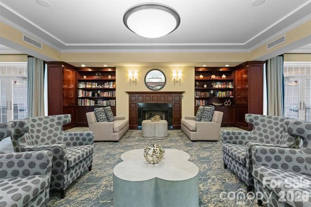 300 W 5th Street 2, Charlotte, NC 28202