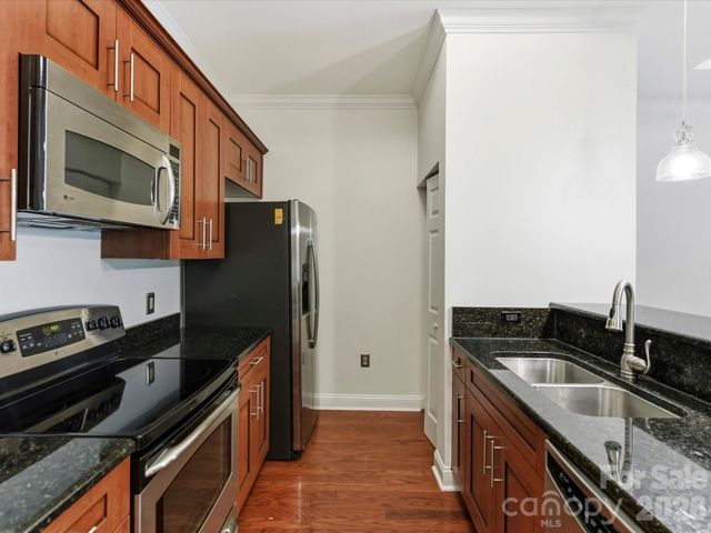 300 W 5th Street 2, Charlotte, NC 28202
