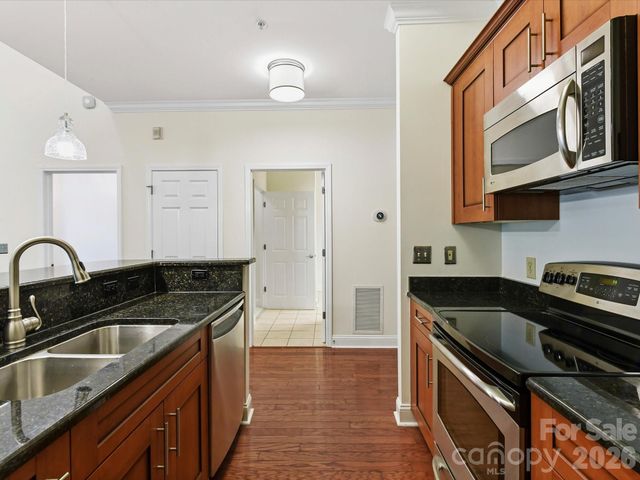 300 W 5th Street 2, Charlotte, NC 28202