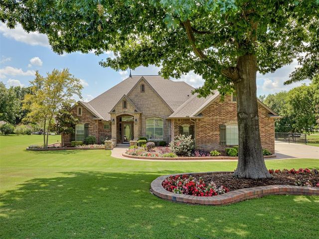 205 Alyssa Lane, Moore, OK 73160