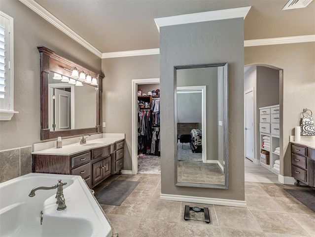 205 Alyssa Lane, Moore, OK 73160