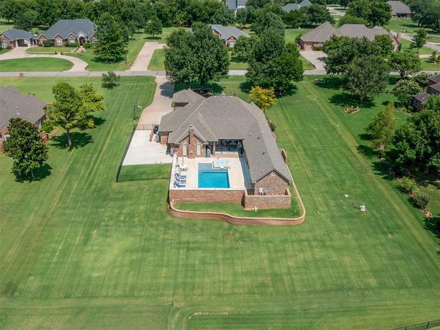 205 Alyssa Lane, Moore, OK 73160