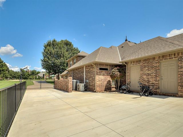 205 Alyssa Lane, Moore, OK 73160