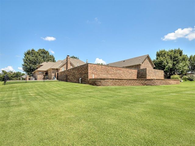 205 Alyssa Lane, Moore, OK 73160