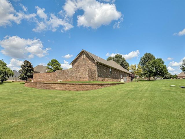 205 Alyssa Lane, Moore, OK 73160