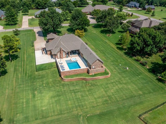 205 Alyssa Lane, Moore, OK 73160