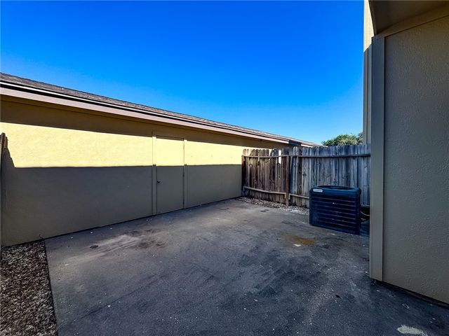 2916 Saint Joseph St D, Corpus Christi, TX 78418