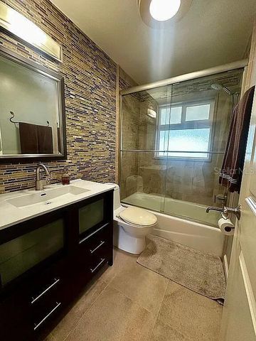 563 GERSHWIN DRIVE, Largo, FL 33771
