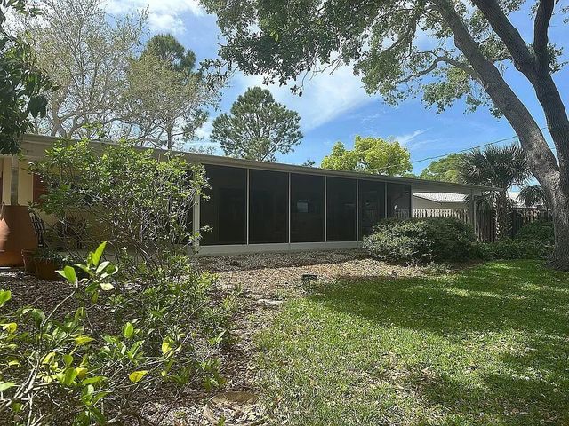563 GERSHWIN DRIVE, Largo, FL 33771