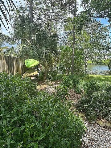 563 GERSHWIN DRIVE, Largo, FL 33771