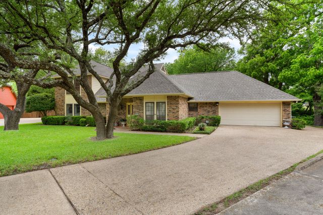 121 Nicklaus Nook, Lancaster, TX 75146