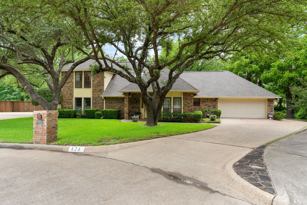 121 Nicklaus Nook, Lancaster, TX 75146