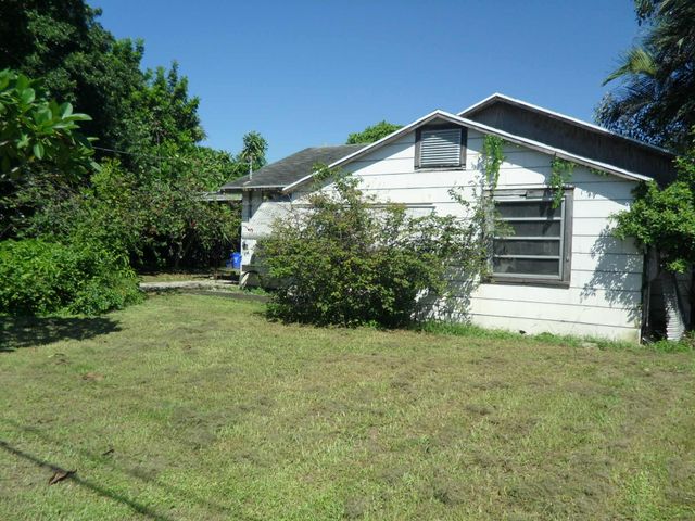 4639 SUNSET Lane, West Palm Beach, FL 33415