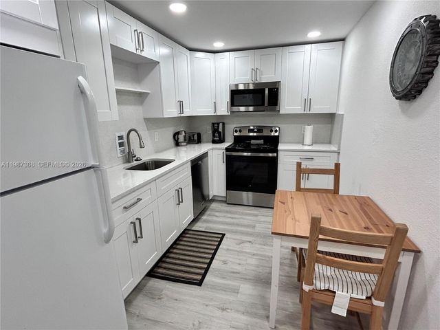 4001 S Ocean Dr 4G, Hollywood, FL 33019