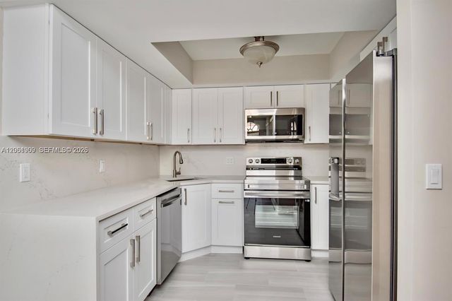 4240 Village Drive B, Delray Beach, FL 33445