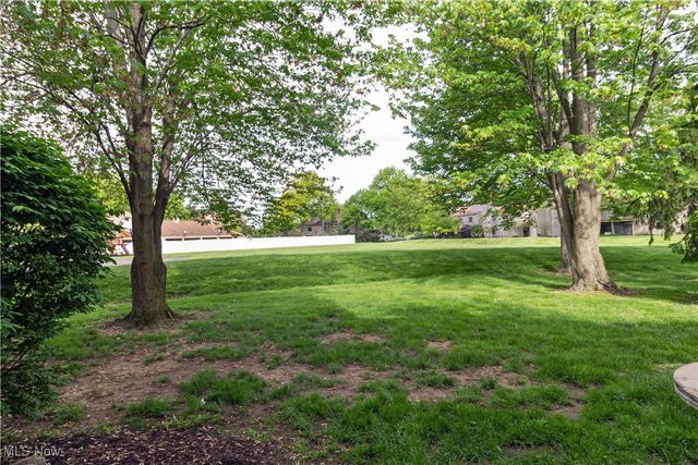 80 Landings Way, Avon Lake, OH 44012