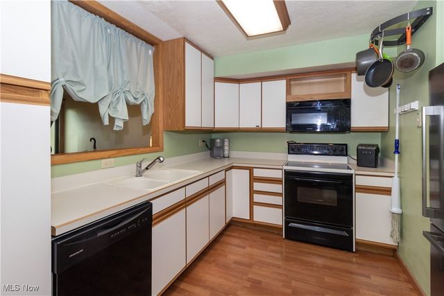 80 Landings Way, Avon Lake, OH 44012