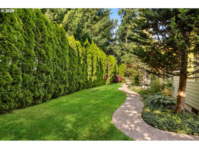 907 Ne ADDISON Ct, Hillsboro, OR 97124