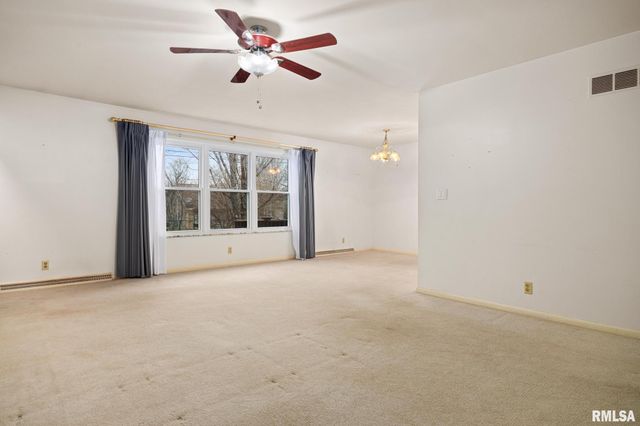 1807 E Saint Jude Court, Peoria Heights, IL 61616