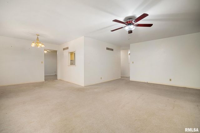 1807 E Saint Jude Court, Peoria Heights, IL 61616