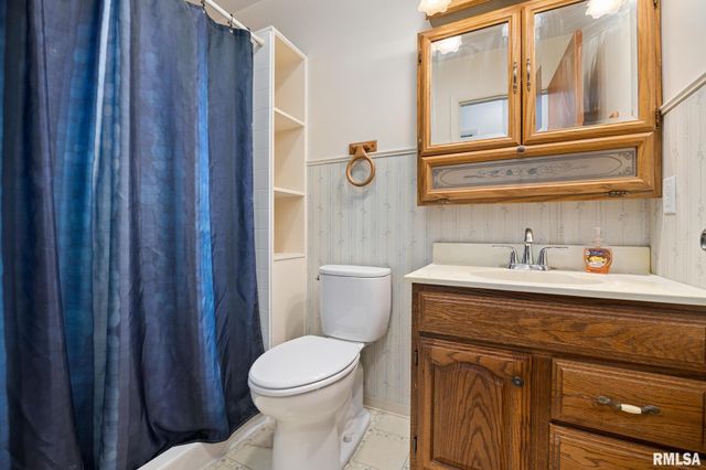 1807 E Saint Jude Court, Peoria Heights, IL 61616