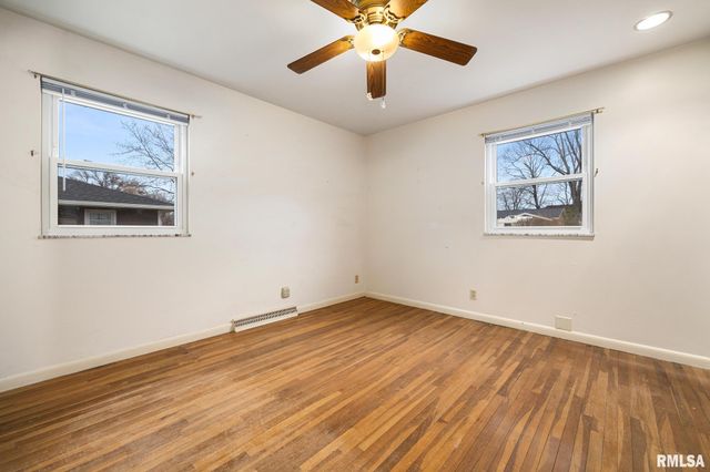 1807 E Saint Jude Court, Peoria Heights, IL 61616