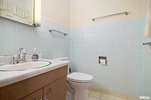 1807 E Saint Jude Court, Peoria Heights, IL 61616