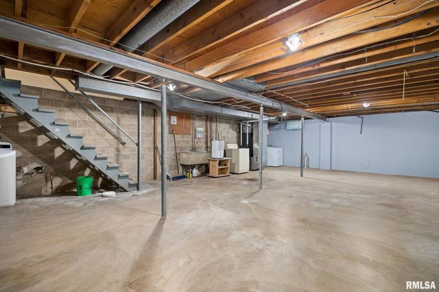 1807 E Saint Jude Court, Peoria Heights, IL 61616