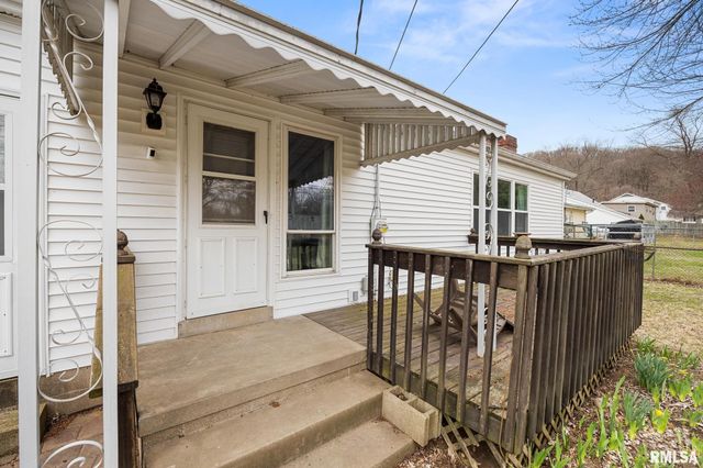 1807 E Saint Jude Court, Peoria Heights, IL 61616