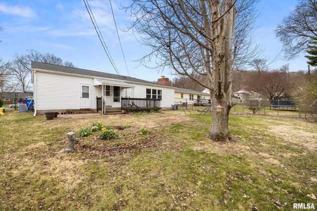 1807 E Saint Jude Court, Peoria Heights, IL 61616