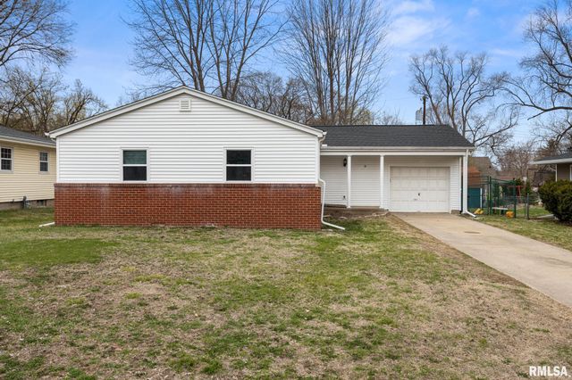 1807 E Saint Jude Court, Peoria Heights, IL 61616