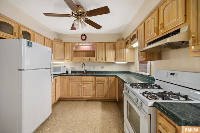 1807 E Saint Jude Court, Peoria Heights, IL 61616