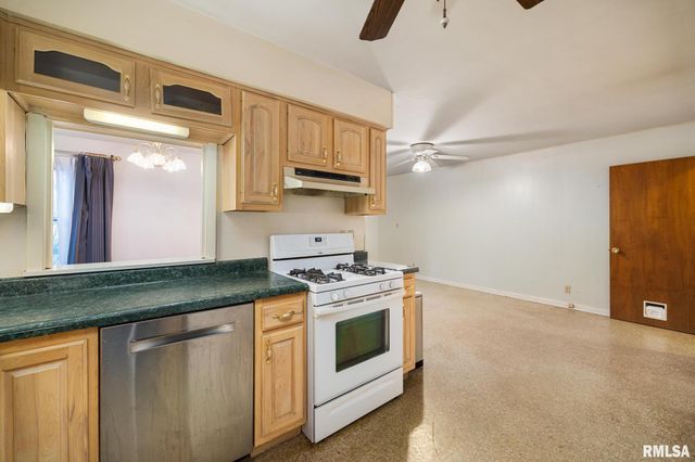 1807 E Saint Jude Court, Peoria Heights, IL 61616