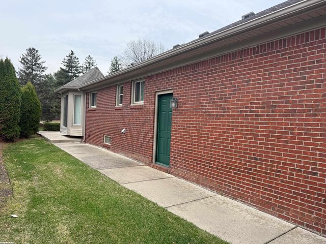 47985 Fox Chase Court, Shelby Twp, MI 48315